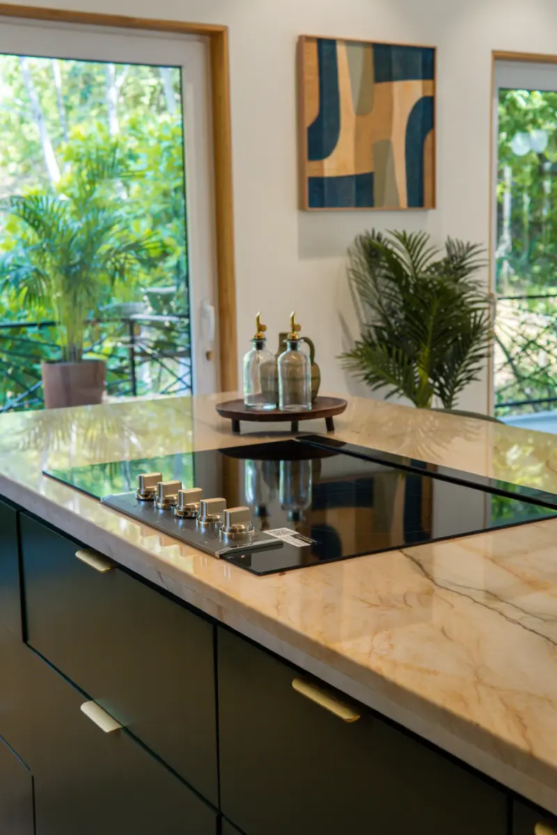 macaw-ridge-villas-roatan-kitchen-2