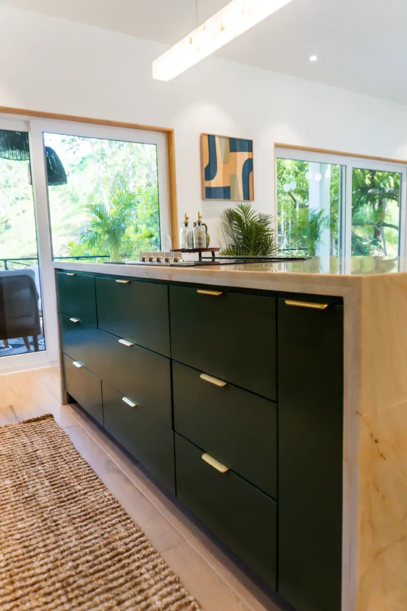 macaw-ridge-villas-roatan-kitchen-4