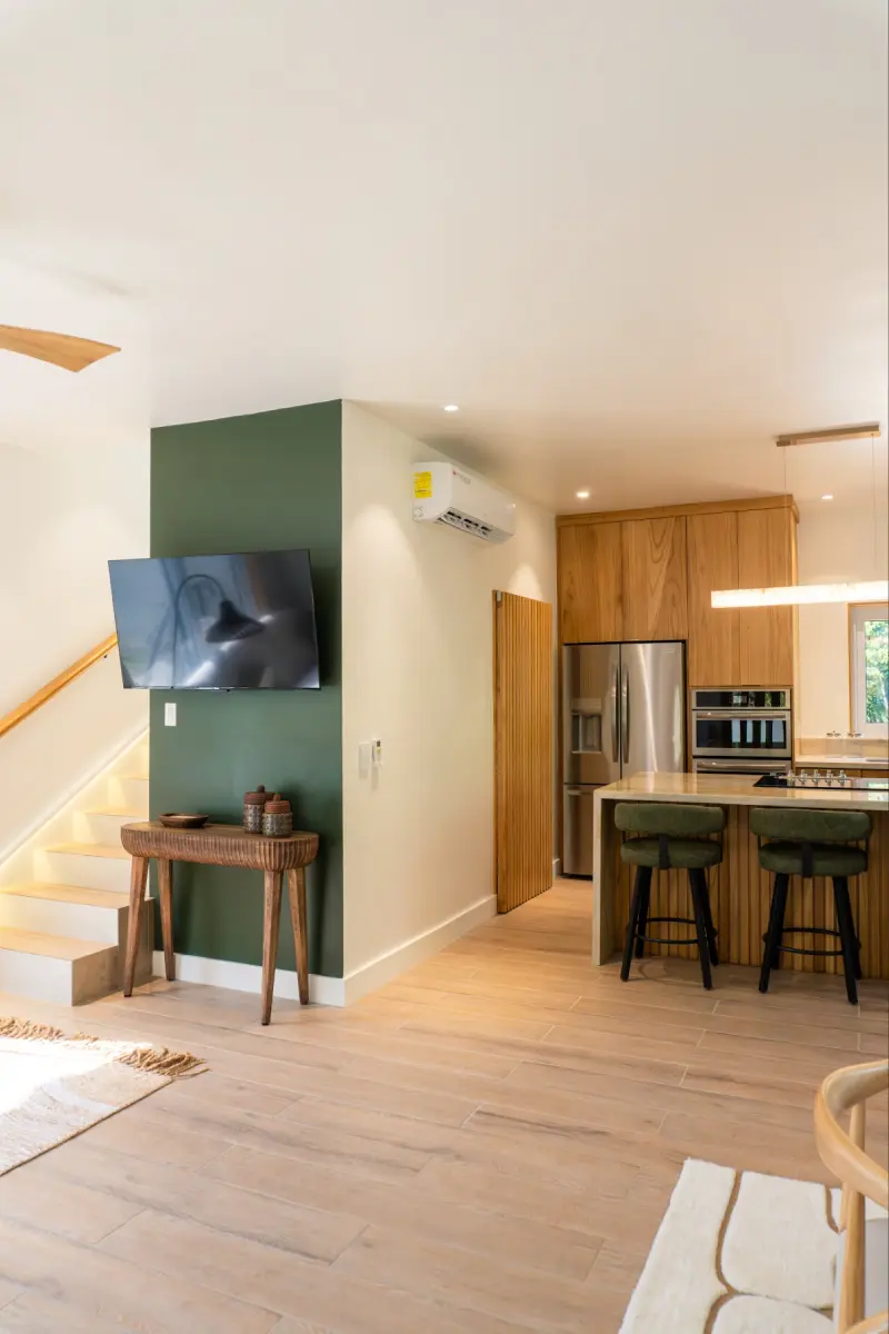 macaw-ridge-villas-roatan-kitchen-and-stairs