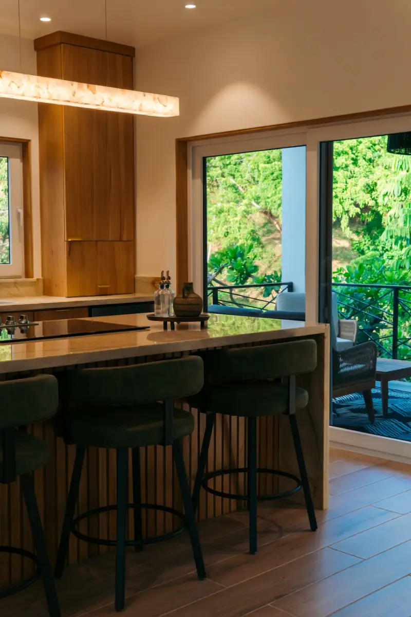 macaw-ridge-villas-roatan-kitchen-dark