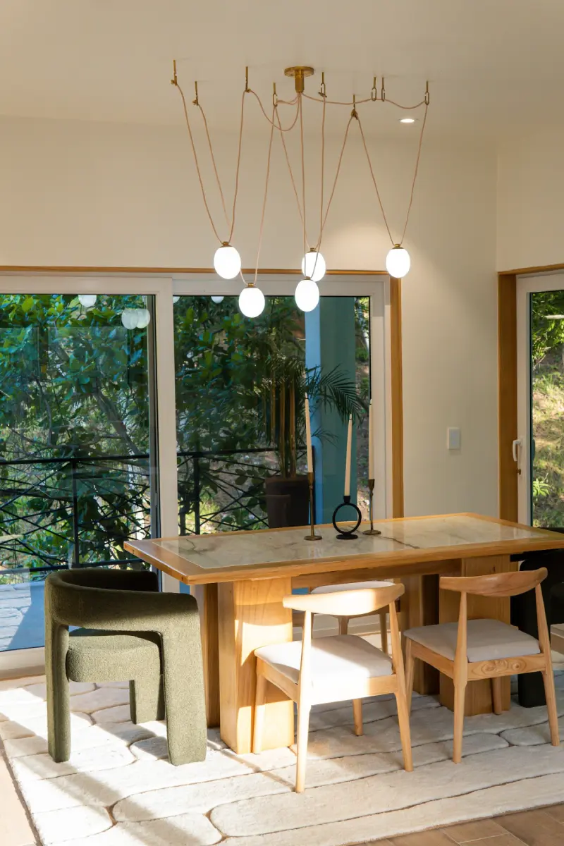 macaw-ridge-villas-roatan-living-room-table